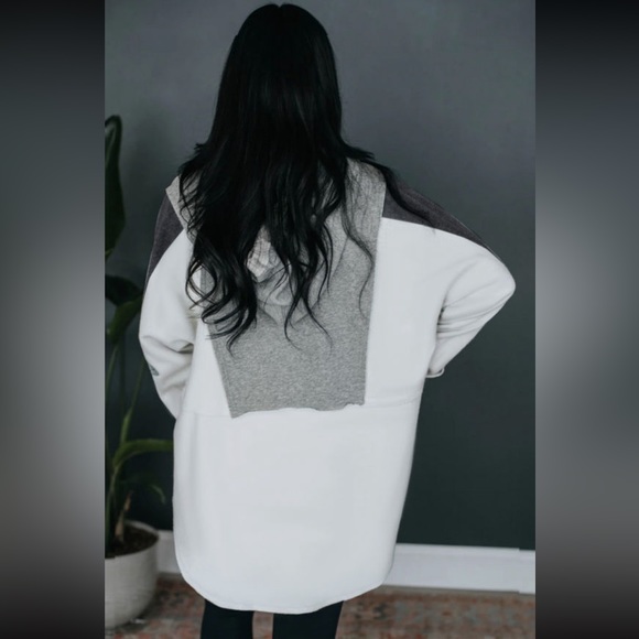 OVERSTOCKED - TODAY ONLY!! Y2K White-Black Corduroy- & Gray Exposed Seam Snap - Picture 7 of 16